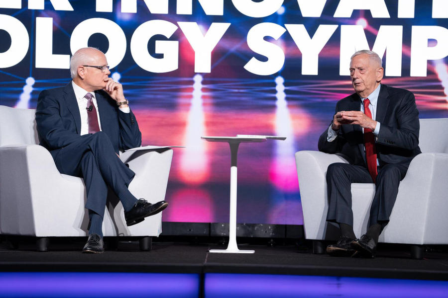 Leidos CEO Tom Bell (left) and retired Gen. James Mattis (right) discuss the ways industry can deliver technology to complex government missions. (Visuals by J. McKenzie)